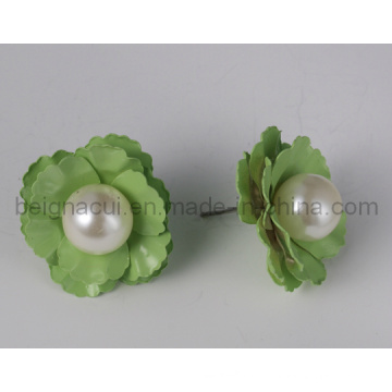 Aretes de flores simples con perlas